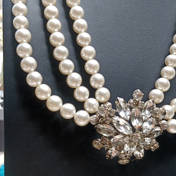 Unique handcrafted vintage up-cycle pearl necklace - Picture 4 of 8